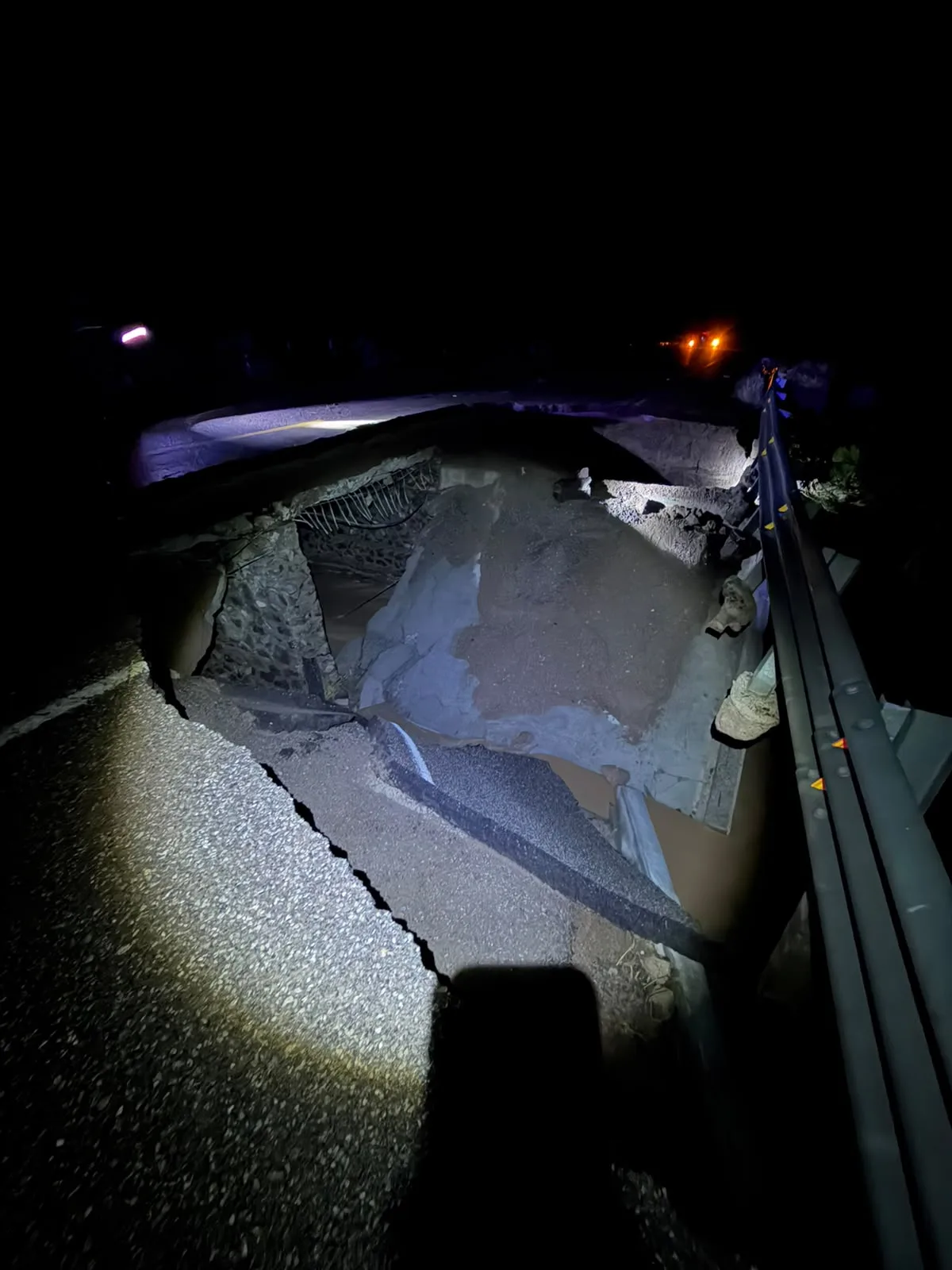 Protección Civil alerta por afectaciones en carreteras de Chihuahua tras lluvias intensas - imagen 1