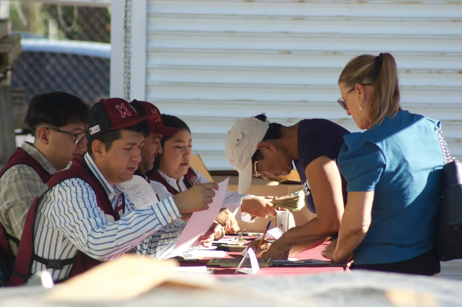 Desarrollo Social entrega impermeabilizantes a 200 familias del suroriente de la ciudad - imagen 3