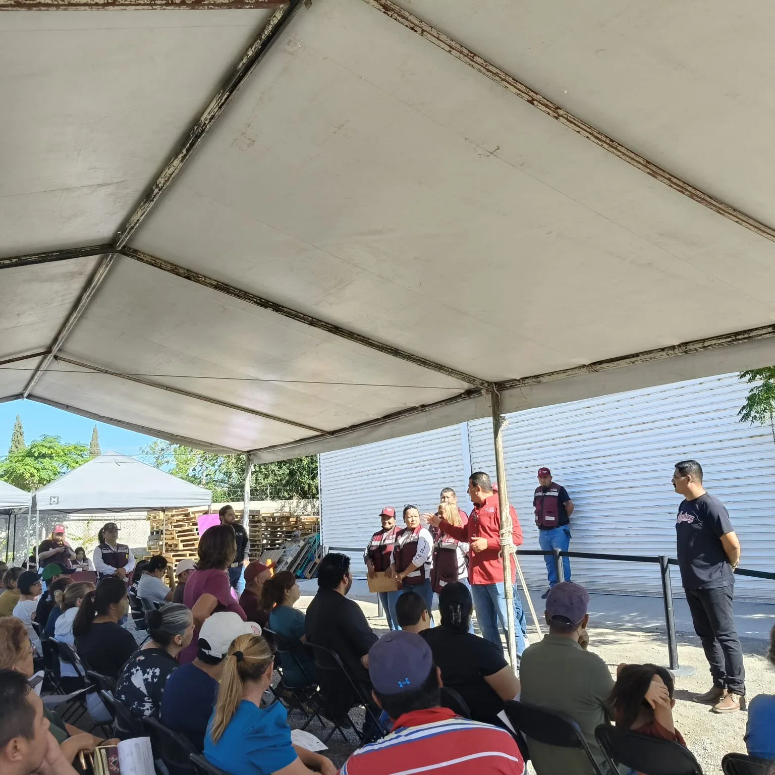 Desarrollo Social entrega impermeabilizantes a 200 familias del suroriente de la ciudad - imagen 4