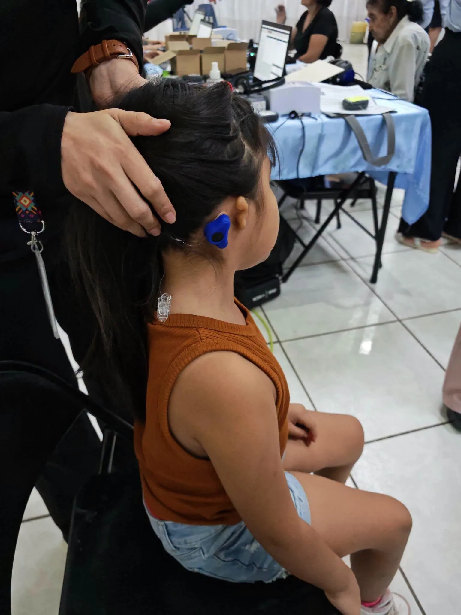 DIF Chihuahua inicia entrega de 1,385 auxiliares auditivos y 877 lentes adaptados en todo el estado - imagen 1