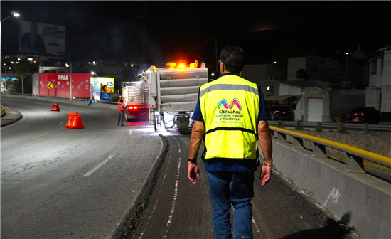 Comienza rehabilitación nocturna de carpeta asfáltica en tramo del periférico de la Juventud en Chihuahua - imagen 3