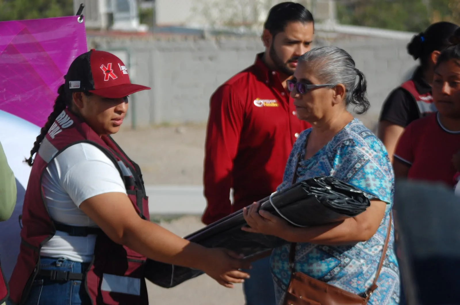 Desarrollo Social entrega hule para proteger viviendas vulnerables en Ciudad Juárez - imagen 2