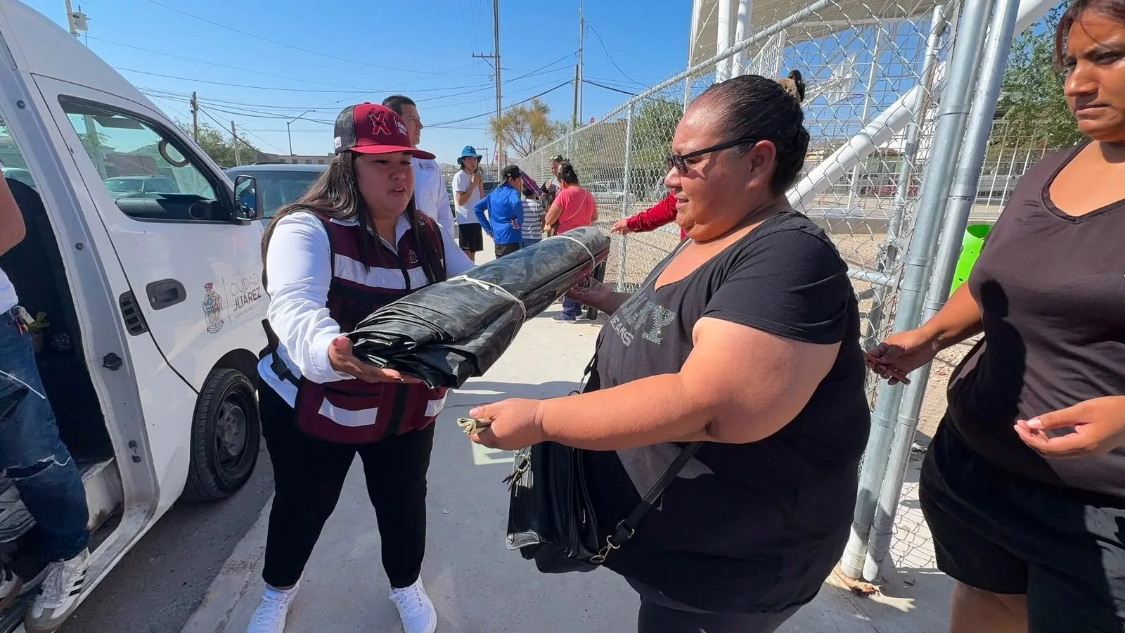 Desarrollo Social entrega hule para proteger viviendas vulnerables en Ciudad Juárez - imagen 5