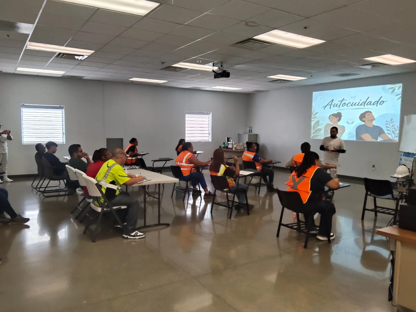 Taller de autocuidado capacita a 45 empleados de maquiladora en Ciudad Juárez - imagen 1