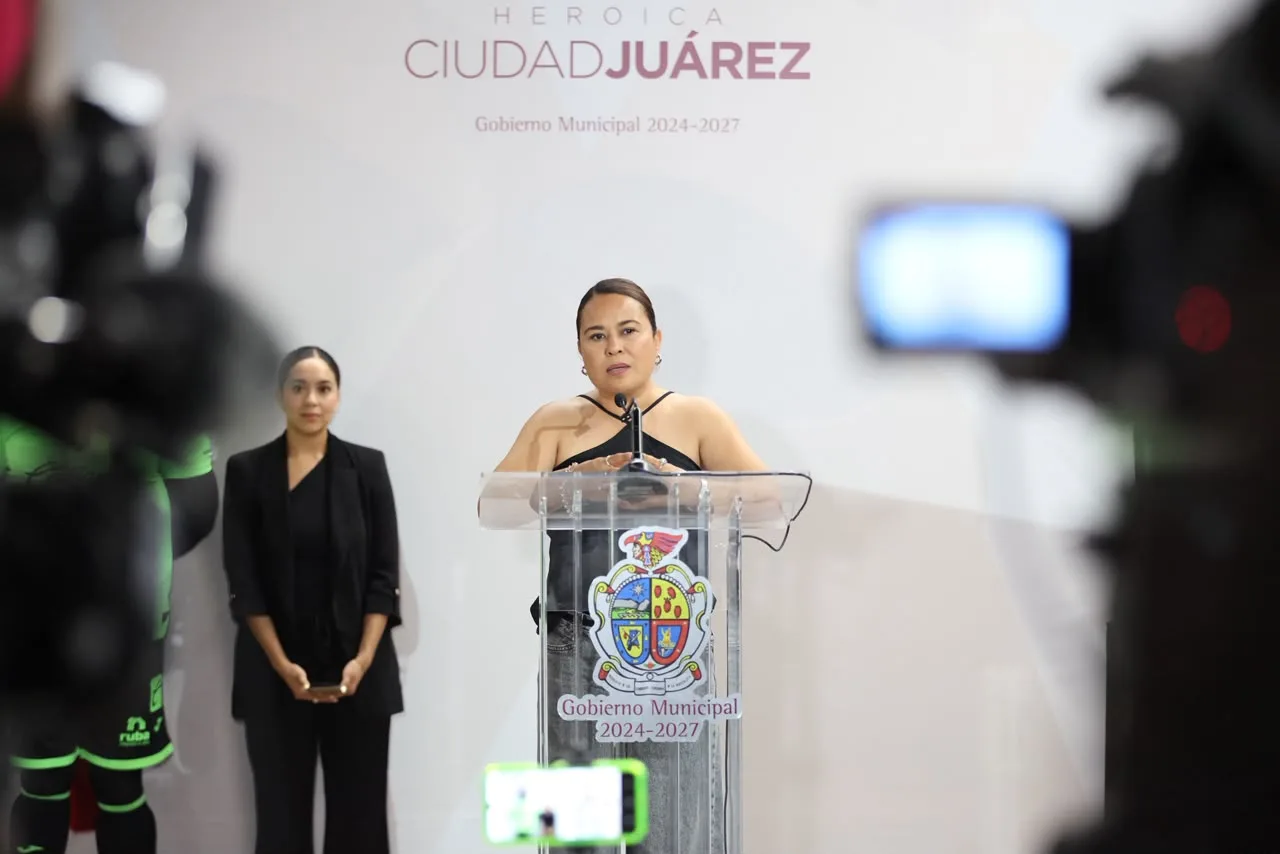 Gobierno Municipal y FC Juárez lanzan campaña para promover adopción y cuidado contra garrapatas en mascotas - imagen 1
