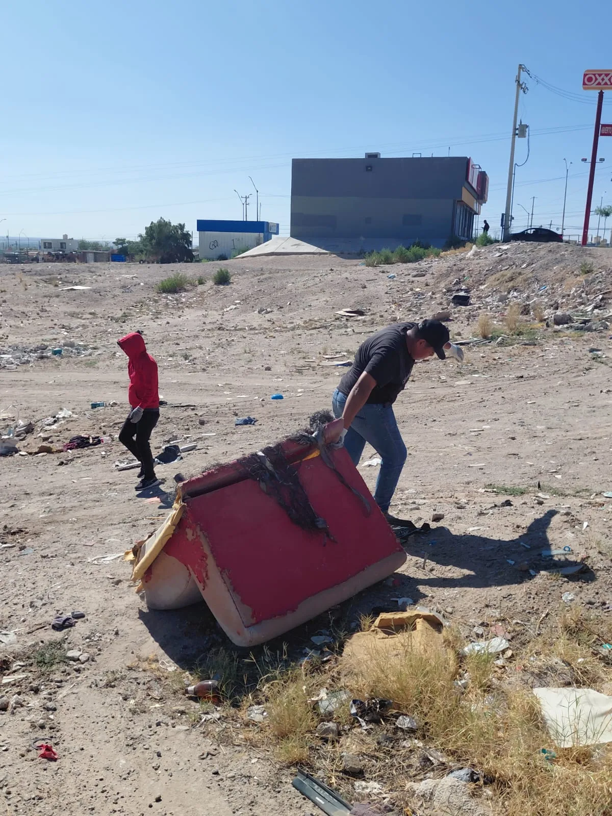 Avanza limpieza y regulación comercial en Riberas del Bravo IX, Juárez - imagen 2