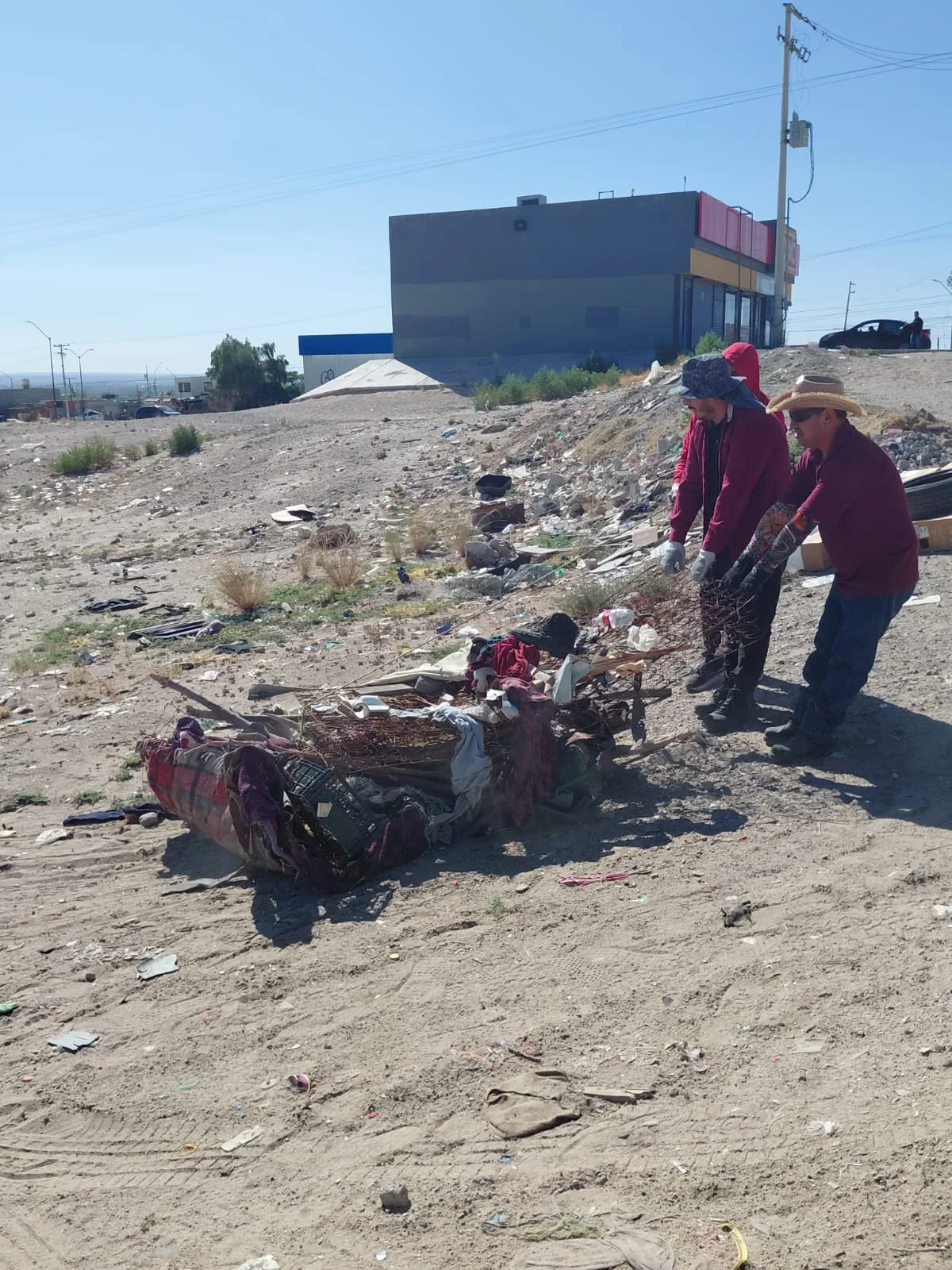 Avanza limpieza y regulación comercial en Riberas del Bravo IX, Juárez - imagen 1
