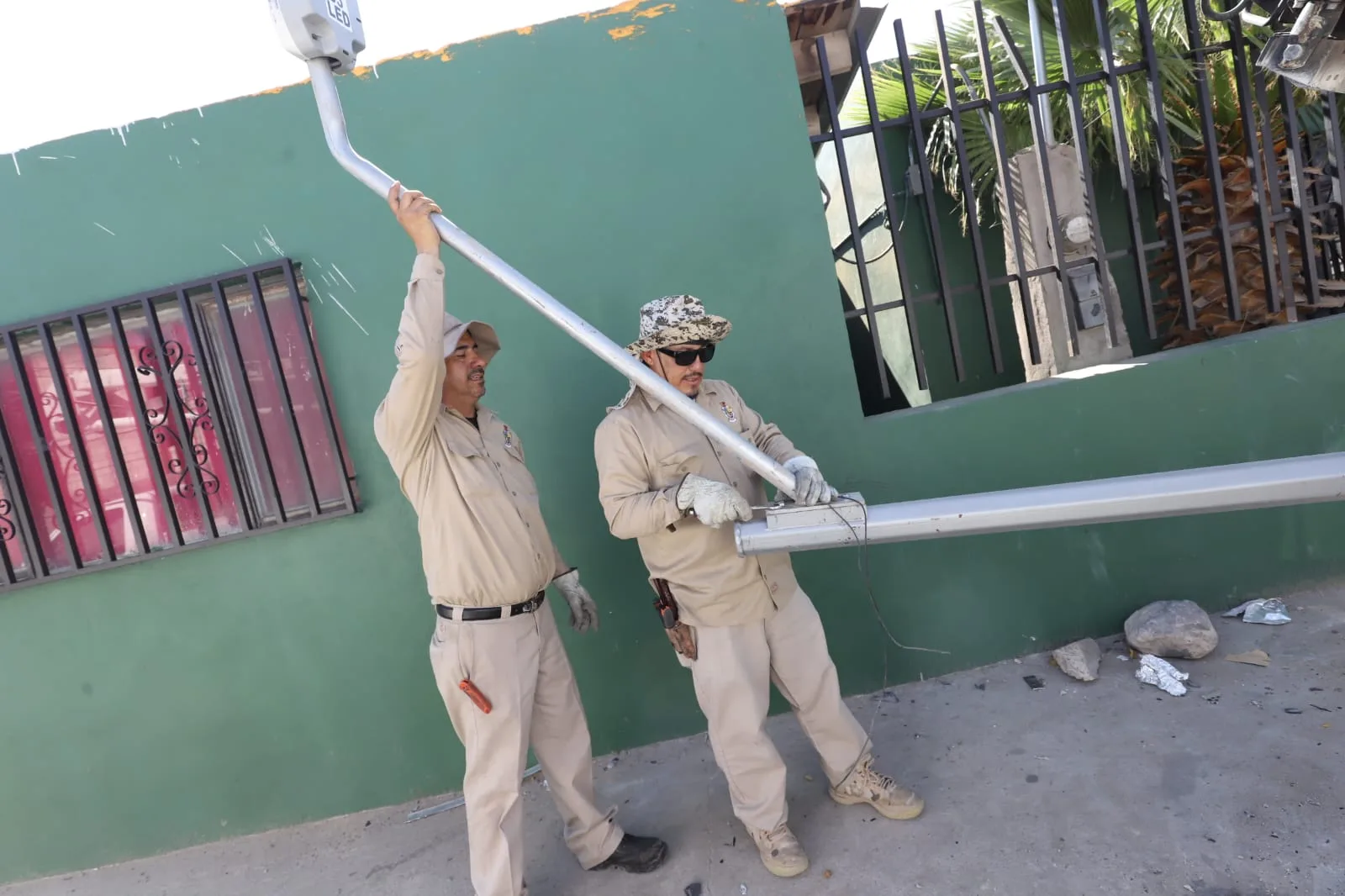 Rehabilitan alumbrado público en calle Chiapas para mejorar seguridad en Juárez - imagen 5