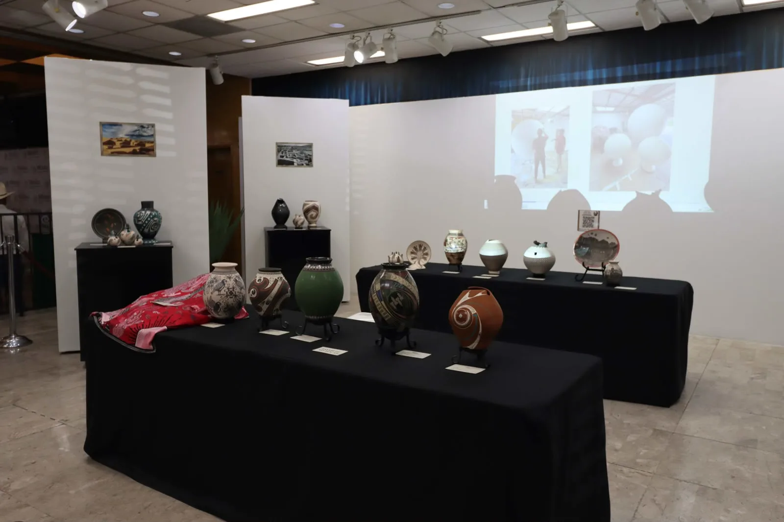 Instalan esfera monumental de cerámica Mata Ortiz en Consulado de México en El Paso - imagen 1