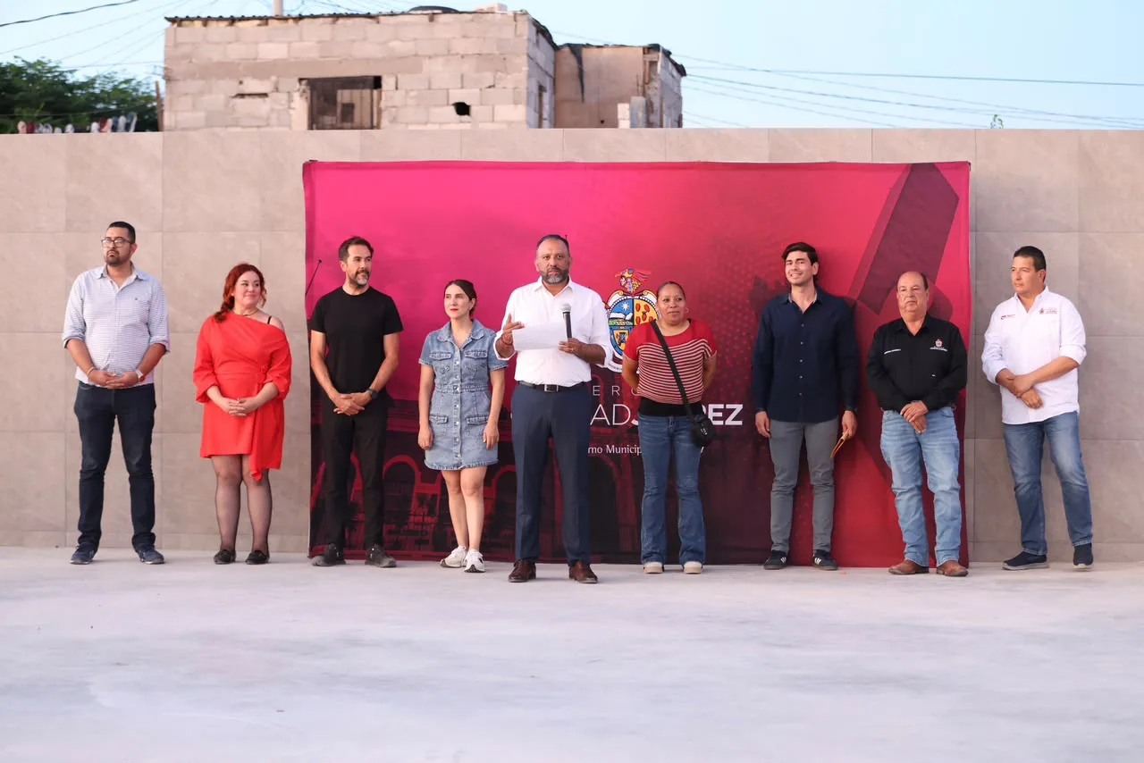 Entregan foro al aire libre y pavimentación en colonia Carlos Castillo Peraza de Juárez - imagen 8