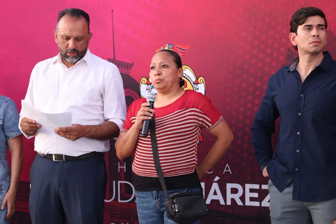 Entregan foro al aire libre y pavimentación en colonia Carlos Castillo Peraza de Juárez - imagen 10