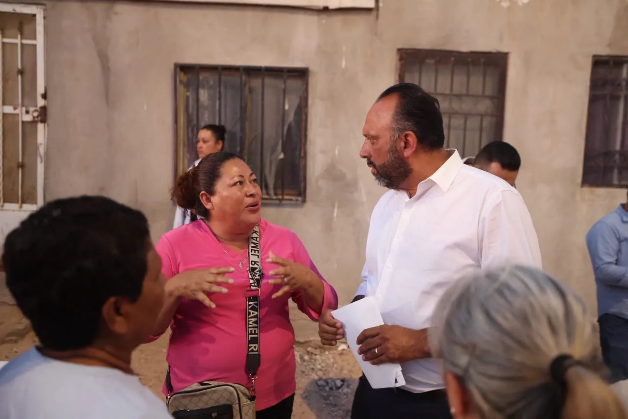 Entregan foro al aire libre y pavimentación en colonia Carlos Castillo Peraza de Juárez - imagen 13