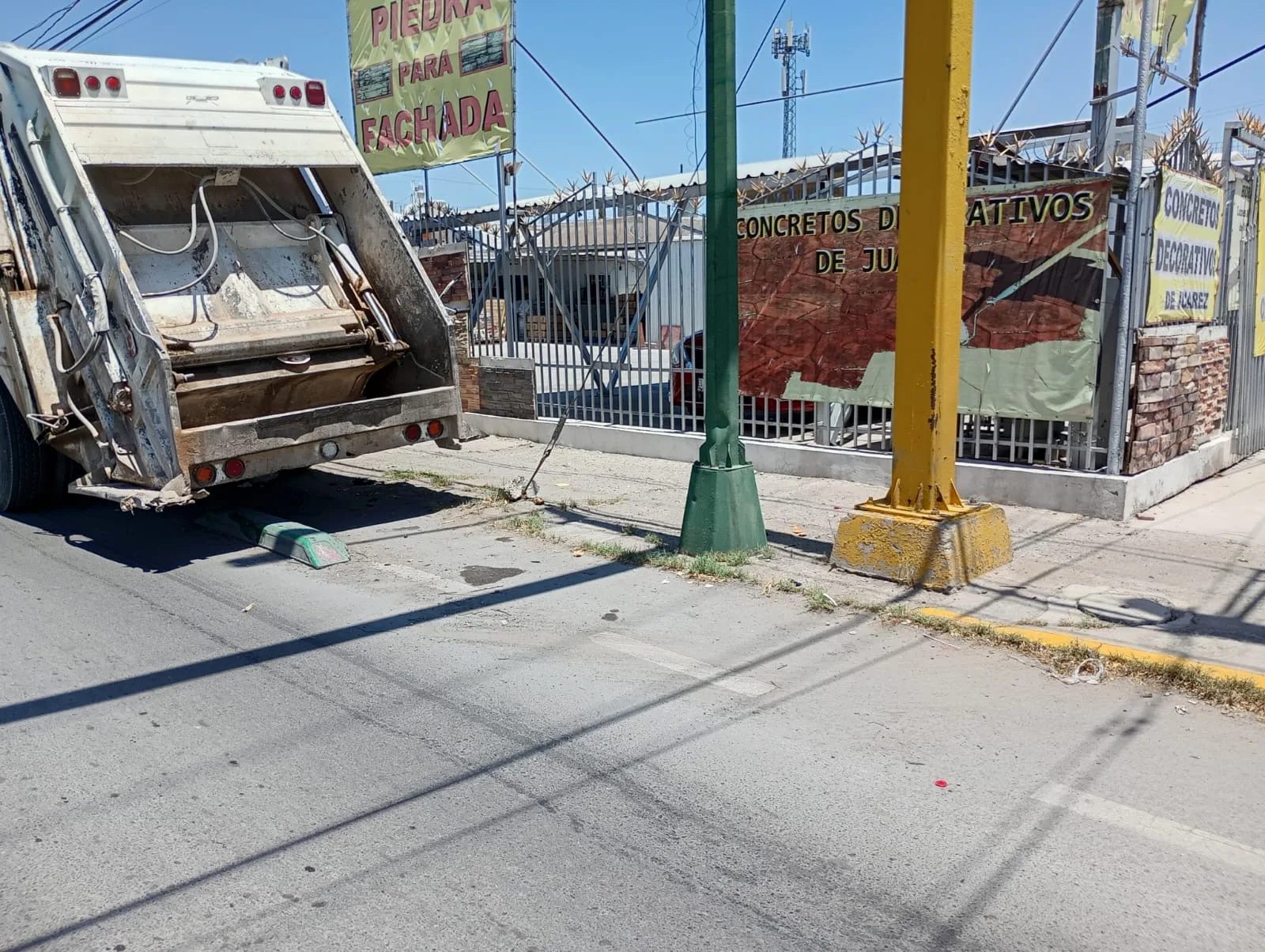 Retiran acumulación de basura en avenida Insurgentes de Ciudad Juárez para prevenir riesgos sanitarios - imagen 4
