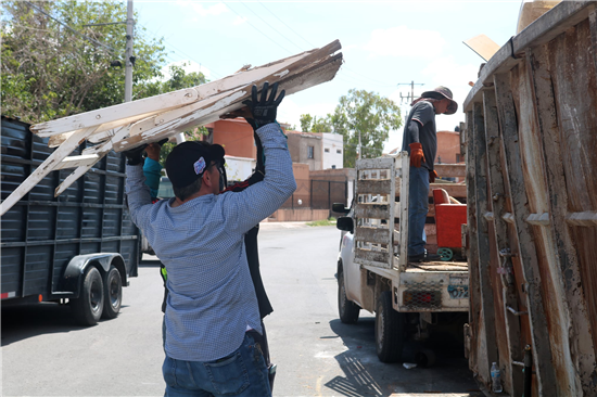 Chihuahua retira 32 toneladas de basura con operativo Mega Destilichadero en colonia Chihuahua 2000 - imagen 2
