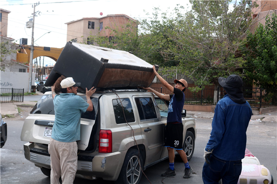 Chihuahua retira 32 toneladas de basura con operativo Mega Destilichadero en colonia Chihuahua 2000 - imagen 4