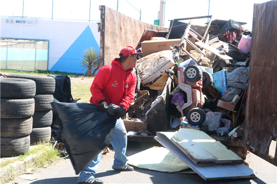 Chihuahua retira 32 toneladas de basura con operativo Mega Destilichadero en colonia Chihuahua 2000 - imagen 5