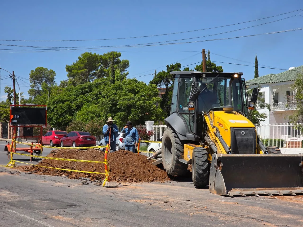 Reparan fuga en línea principal de agua potable en avenida Zarco, Chihuahua - imagen 3
