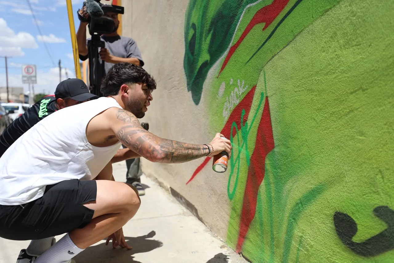 Develan mural en honor a Denzell García en el Centro Histórico de Ciudad Juárez - imagen 1